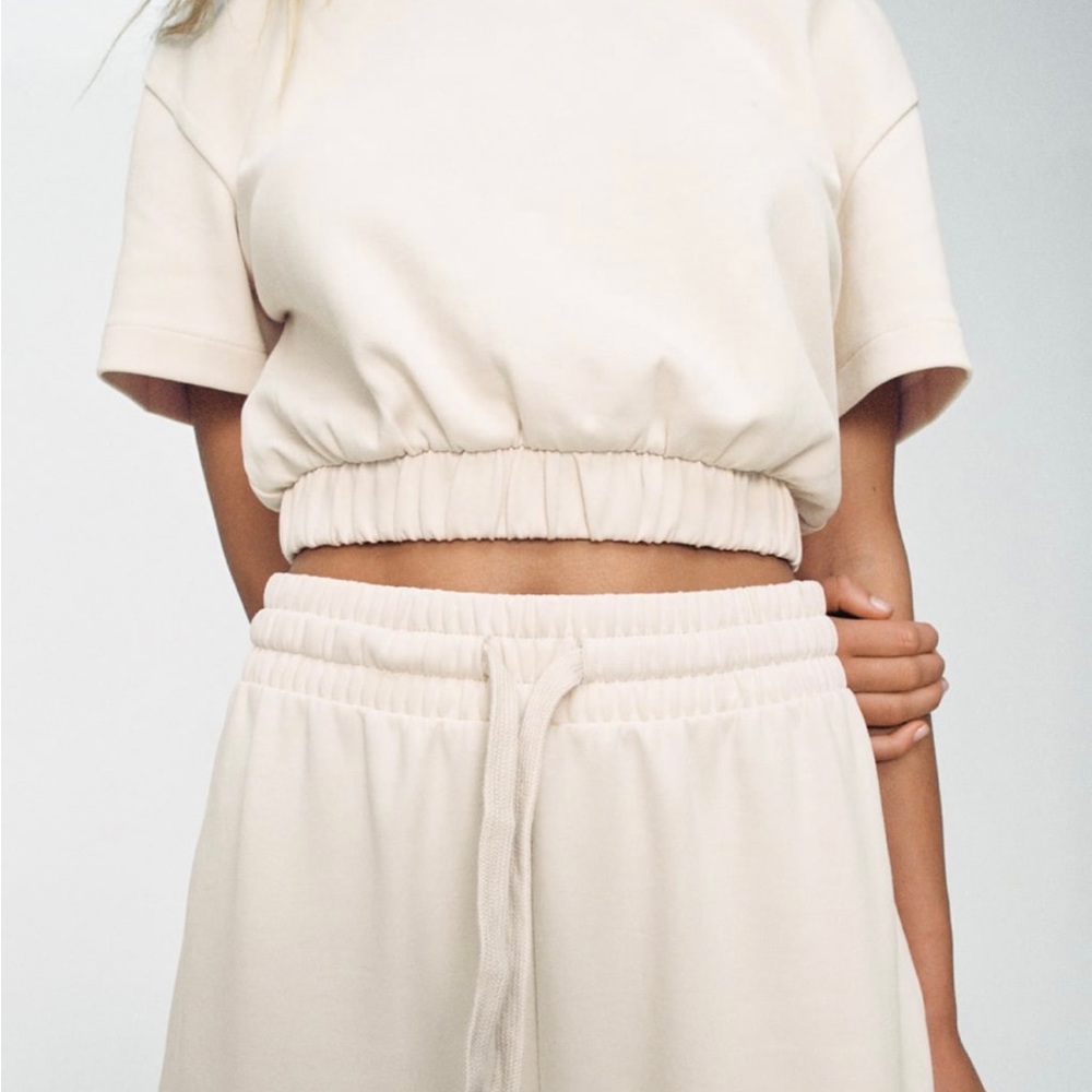 ZARA CROP SWEATSHIRT & CARGO PANTS